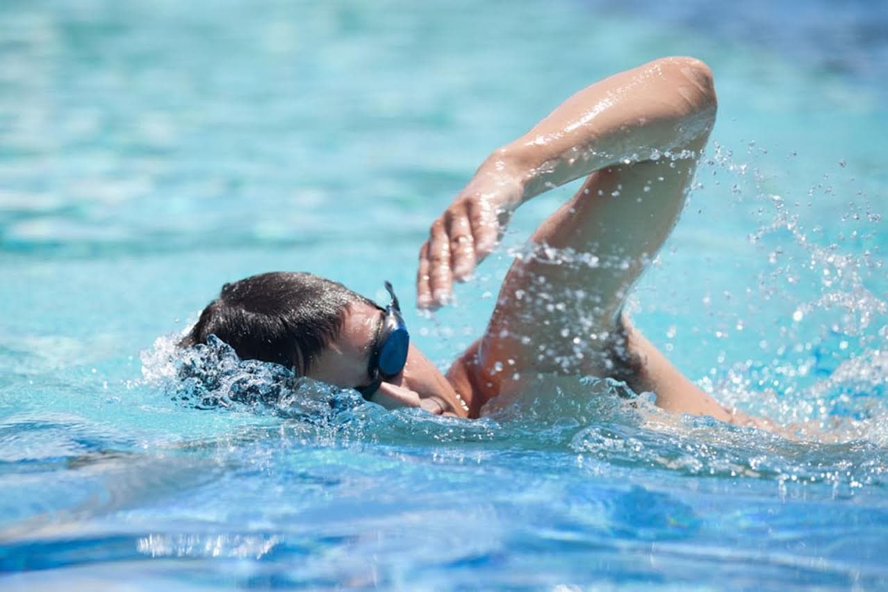 10 Manfaat Berenang untuk Kesehatan Orang Paruh Baya