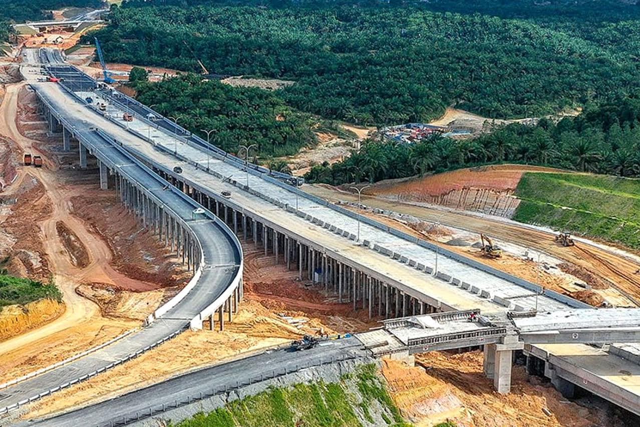Jokowi Minta 1.100 Km Tol Trans Sumatra Beroperasi Akhir 2024